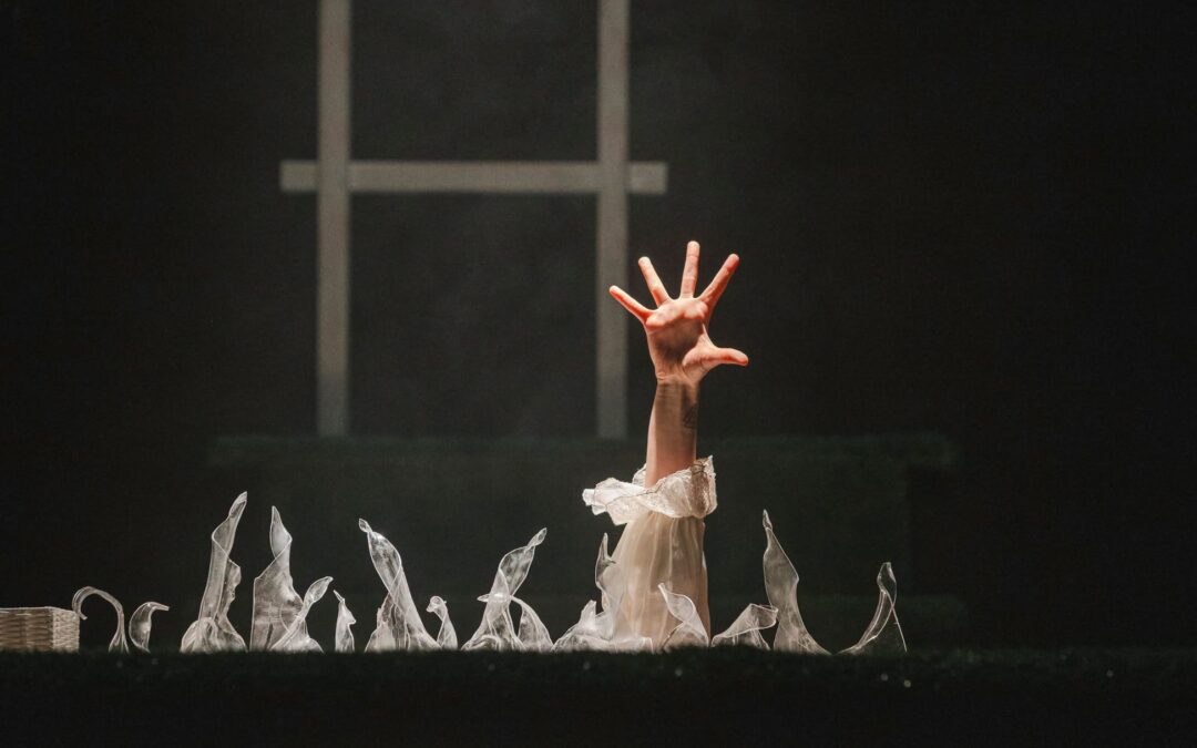 Marijampolės dramos teatro scenoje pirmą kartą susitiko Antis, Mirtis ir Tulpė